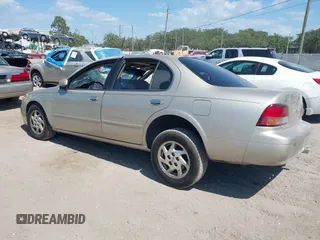 1999 Nissan Maxima GXE z VIN JN1CA21A8XT109136, wystawiony jako IAAI lot #42180758 z przebiegiem 136 876 mil mil oraz . Historia ofert i sprzedaży dostępna na DreamBid. Obrazek 3.