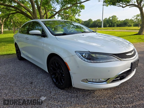 2015 Chrysler 200 C z VIN 1C3CCCEG1FN644523, wystawiony jako Copart lot #57359845 z przebiegiem 105 181 mil mil oraz Czysty tytuł • Clean title. Historia ofert i sprzedaży dostępna na DreamBid. Obrazek 1.
