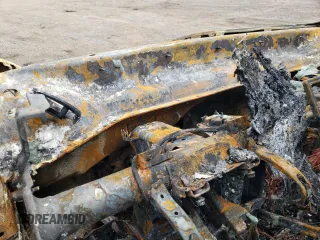 2014 Jeep Cherokee Trailhawk z VIN 1C4PJMBBXEW203063, wystawiony jako Copart lot #50887125 z przebiegiem Nie podano mil oraz Nie do naprawy • Non repairable. Historia ofert i sprzedaży dostępna na DreamBid. Obrazek 9.