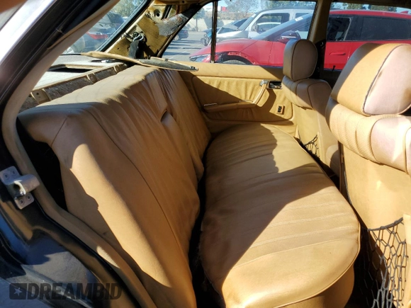 1984 Mercedes-Benz 300 D с VIN WDBAB33A5EA138282, выставлен на аукционе Copart как лот 88987365 с пробегом 249 474 миль миль и Чистый • Clean title. История ставок и продаж доступна на DreamBid. Изображение 10.