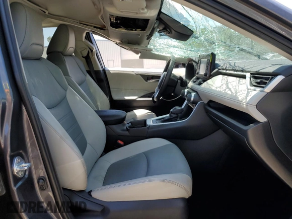 2021 Toyota RAV4 XLE Premium z VIN 2T3C1RFVXMW157425, wystawiony jako Copart lot #61315765 z przebiegiem 54 379 mil mil oraz Szkoda całkowita • Salvage title. Historia ofert i sprzedaży dostępna na DreamBid. Obrazek 7.