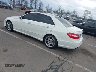 2011 Mercedes-Benz E-Class E 350 Luxury with VIN WDDHF8HB8BA385414, listed as a IAAI auction lot 41660725 with 1 mi miles. Bid and sale history available at carsss.com. Image 3.