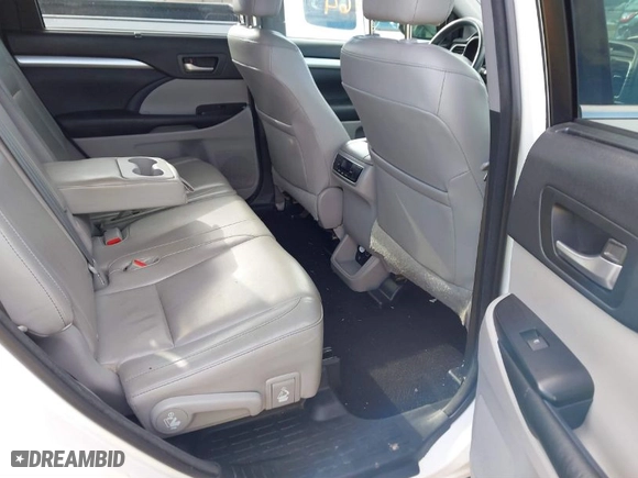 2015 Toyota Highlander XLE with VIN 5TDJKRFH9FS213261, listed as a IAAI auction lot 41810464 with 112,199 mi miles. Bid and sale history available at carsss.com. Image 8.