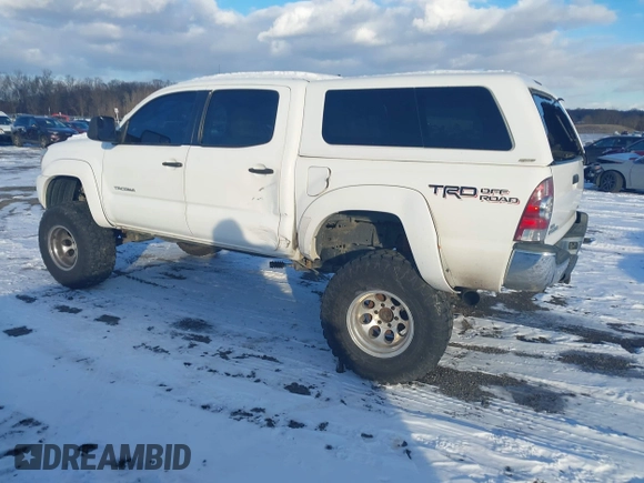 2014 Toyota Tacoma with VIN 3TMLU4EN0EM147193, listed as a IAAI auction lot 41280636 with 162,345 mi miles. Bid and sale history available at carsss.com. Image 14.