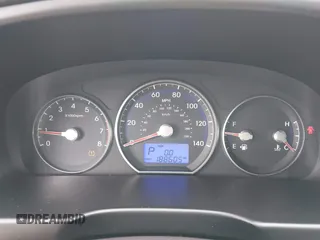 2010 Hyundai Santa Fe GLS z VIN 5NMSG3AB9AH364991, wystawiony jako IAAI lot #42265553 z przebiegiem 188 605 mil mil oraz . Historia ofert i sprzedaży dostępna na DreamBid. Obrazek 7.