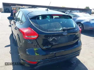 2015 Ford Focus SE с VIN 1FADP3K28FL324923, выставлен на аукционе IAAI как лот 42477783 с пробегом 83 985 миль миль и . История ставок и продаж доступна на DreamBid. Изображение 6.