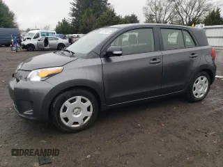 2014 Scion xD z VIN JTKKUPB47E1042956, wystawiony jako Copart lot #51535455 z przebiegiem 58 410 mil mil oraz Szkody całkowita. Historia ofert i sprzedaży dostępna na DreamBid. Obrazek 1.