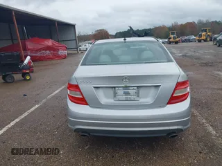 2010 Mercedes-Benz C 300 Sport z VIN WDDGF5EB6AR111658, wystawiony jako IAAI lot #41044200 z przebiegiem 140 599 mil mil oraz . Historia ofert i sprzedaży dostępna na DreamBid. Obrazek 16.