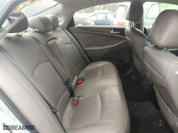 2013 Hyundai Sonata SE with VIN 5NPEC4AC9DH675612, listed as a IAAI auction lot 41257791 with 189,700 mi miles. Bid and sale history available at carsss.com. Image 8.