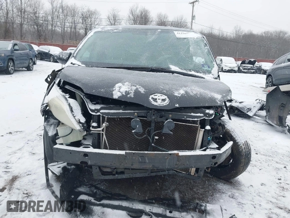 2011 Toyota Sienna LE AAS with VIN 5TDKK3DC3BS113594, listed as a IAAI auction lot 41236977 with 166,156 mi miles. Bid and sale history available at carsss.com. Image 11.