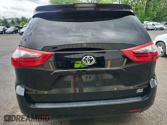 2020 Toyota Sienna XLE z VIN 5TDDZ3DC9LS240453, wystawiony jako IAAI lot #42566212 z przebiegiem 94 405 mil mil oraz . Historia ofert i sprzedaży dostępna na DreamBid. Obrazek 24.