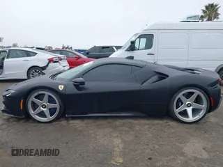 2023 Ferrari SF90 с VIN ZFF95NLAXP0298692, выставлен на аукционе IAAI как лот 41630186 с пробегом 390 миль миль и . История ставок и продаж доступна на DreamBid. Изображение 14.