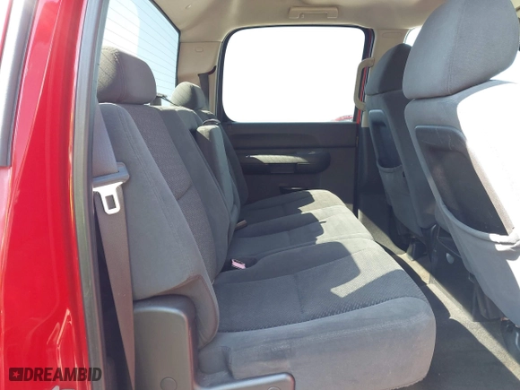 2007 Chevrolet Silverado 1500 LT w/1LT with VIN 2GCEC13C971720713, listed as a IAAI auction lot 41631983 with 111,020 mi miles. Bid and sale history available at carsss.com. Image 8.