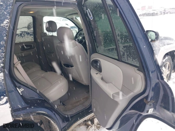 2007 Chevrolet TrailBlazer LT with VIN 1GNDT13S372114284, listed as a IAAI auction lot 41232494 with 1,547,389 mi miles. Bid and sale history available at carsss.com. Image 8.