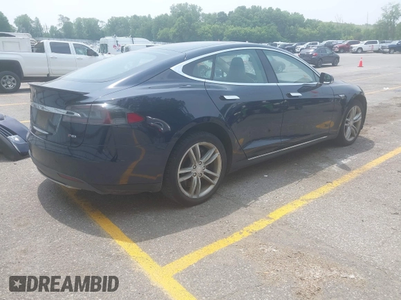 2013 Tesla Model S Performance z VIN 5YJSA1CP1DFP21827, wystawiony jako IAAI lot #42494897 z przebiegiem 148 150 mil mil oraz . Historia ofert i sprzedaży dostępna na DreamBid. Obrazek 4.
