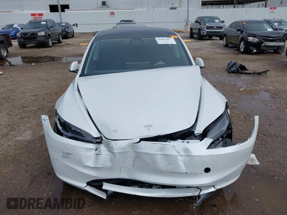 2025 Tesla Model 3 Long Range z VIN 5YJ3E1EB9SF904223, wystawiony jako IAAI lot #41611201 z przebiegiem 690 mil mil oraz . Historia ofert i sprzedaży dostępna na DreamBid. Obrazek 12.