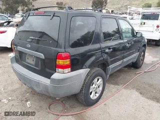 2007 Ford Escape XLT with VIN 1FMCU03Z87KA66723, listed as a IAAI auction lot 42071912 with 170,602 mi miles. Bid and sale history available at carsss.com. Image 4.