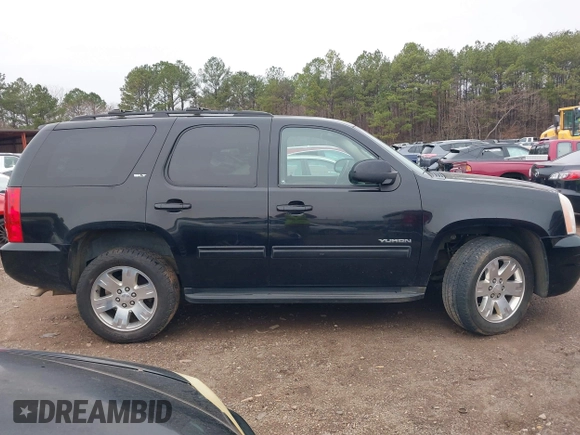2012 GMC Yukon SLT with VIN 1GKS1CE09CR141878, listed as a IAAI auction lot 41552512 with 204,253 mi miles. Bid and sale history available at carsss.com. Image 13.