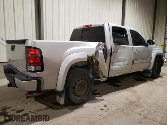 2007 GMC Sierra Denali z VIN 2GTEK638571692369, wystawiony jako Copart lot #46514983 z przebiegiem 261 756 mil mil oraz Szkody całkowita. Historia ofert i sprzedaży dostępna na DreamBid. Obrazek 3.