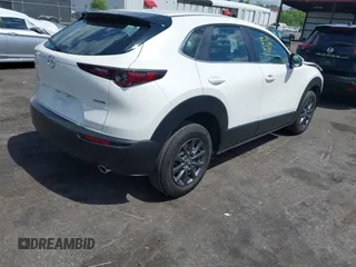 2024 Mazda CX-30 S z VIN 3MVDMBAM6RM615440, wystawiony jako IAAI lot #42265517 z przebiegiem 11 826 mil mil oraz . Historia ofert i sprzedaży dostępna na DreamBid. Obrazek 4.