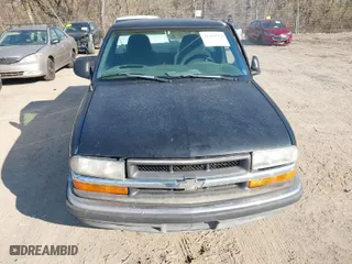 1998 Chevrolet S-10 LS with VIN 1GCCS1443W8144467, listed as a IAAI auction lot 41902031 with 399,830 mi miles. Bid and sale history available at carsss.com. Image 6.