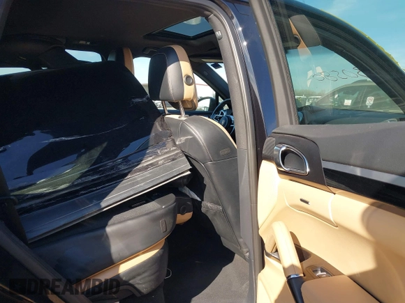 2016 Porsche Cayenne z VIN WP1AA2A25GLA05540, wystawiony jako IAAI lot #41330580 z przebiegiem 71 835 mil mil oraz . Historia ofert i sprzedaży dostępna na DreamBid. Obrazek 8.