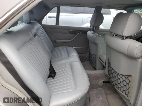 1987 Mercedes-Benz 560 with VIN WDBCA39D7HA322057, listed as a Copart auction lot 83717904 with 246,060 mi miles and Clean Title. Bid and sale history available at DreamBid. Image 10.