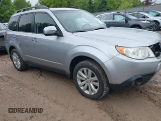 2013 Subaru Forester X Premium z VIN JF2SHADC8DH405009, wystawiony jako IAAI lot #42367017 z przebiegiem 104 598 mil mil oraz . Historia ofert i sprzedaży dostępna na DreamBid. Obrazek 1.