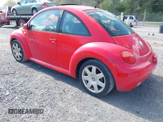2003 Volkswagen Beetle GLS with VIN 3VWCD21C33M422915, listed as a IAAI auction lot 42130236 with 194,689 mi miles and . Bid and sale history available at DreamBid. Image 3.