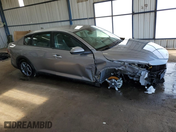 2025 Kia K4 LXS with VIN 3KPFT4DE8SE038309, listed as a Copart auction lot 52817335 with 4,658 mi miles and Non Repairable. Bid and sale history available at carsss.com. Image 4.