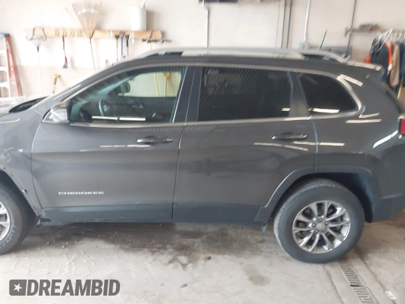 2020 Jeep Cherokee Altitude z VIN 1C4PJMLX9LD644816, wystawiony jako IAAI lot #42400461 z przebiegiem 32 235 mil mil oraz . Historia ofert i sprzedaży dostępna na DreamBid. Obrazek 14.