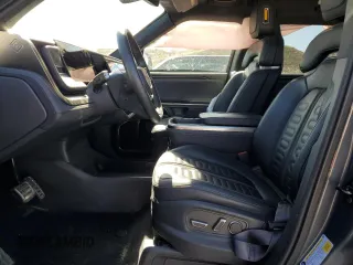 2023 Rivian R1S Adventure z VIN 7PDSGABA3PN018823, wystawiony jako Copart lot #53184595 z przebiegiem 36 677 mil mil oraz Szkoda całkowita • Salvage title. Historia ofert i sprzedaży dostępna na DreamBid. Obrazek 7.