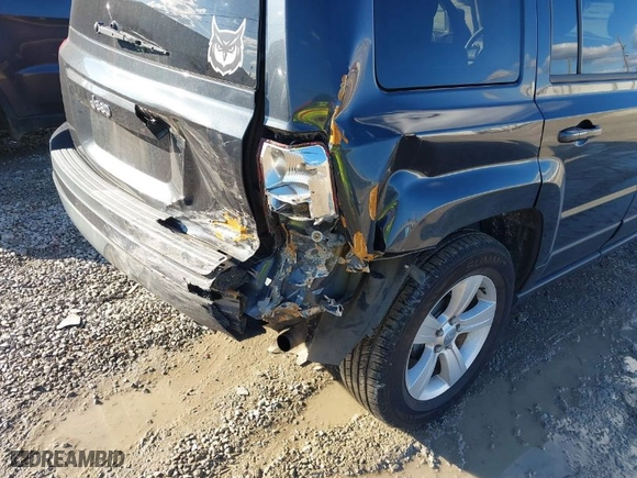 2016 Jeep Patriot Sport with VIN 1C4NJPBB8GD554741, listed as a IAAI auction lot 41288216 with 147,686 mi miles. Bid and sale history available at carsss.com. Image 6.