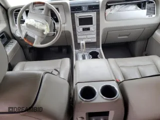 2007 Lincoln Navigator z VIN 5LMFU285X7LJ14762, wystawiony jako Copart lot #46508085 z przebiegiem 170 923 mil mil oraz Szkoda całkowita • Salvage title. Historia ofert i sprzedaży dostępna na DreamBid. Obrazek 8.