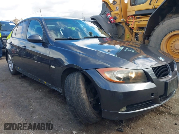 2006 BMW 3 Series 325i with VIN WBAVB13566PT05917, listed as a IAAI auction lot 41720273 with 171,686 mi miles. Bid and sale history available at carsss.com. Image 1.