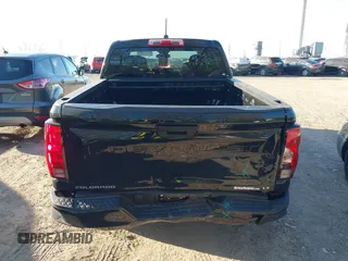 2023 Chevrolet Colorado 2WD LT z VIN 1GCGSCEC1P1237372, wystawiony jako IAAI lot #42033066 z przebiegiem 17 688 mil mil oraz . Historia ofert i sprzedaży dostępna na DreamBid. Obrazek 16.