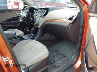 2014 Hyundai Santa Fe z VIN 5XYZTDLB0EG208769, wystawiony jako IAAI lot #42485411 z przebiegiem 82 173 mil mil oraz . Historia ofert i sprzedaży dostępna na DreamBid. Obrazek 5.