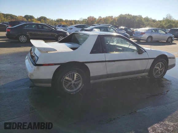 1985 Pontiac Fiero z VIN 1G2PG3796FP269589, wystawiony jako Copart lot #73338954 z przebiegiem 34 364 mil mil oraz Czysty tytuł • Clean title. Historia ofert i sprzedaży dostępna na DreamBid. Obrazek 3.