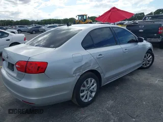 2012 Volkswagen Jetta Sedan SE w/Convenience PZEV with VIN 3VWDP7AJ5CM348310, listed as a IAAI auction lot 41439669 with 166,554 mi miles. Bid and sale history available at carsss.com. Image 4.