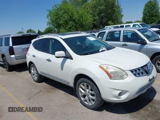 2012 Nissan Rogue S z VIN JN8AS5MV1CW394163, wystawiony jako IAAI lot #42505613 z przebiegiem 122 324 mil mil oraz . Historia ofert i sprzedaży dostępna na DreamBid. Obrazek 1.