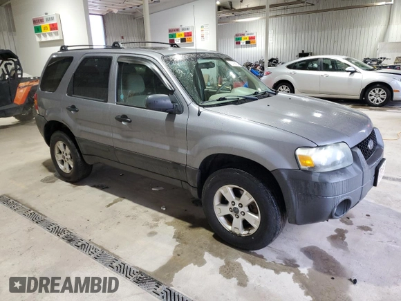 2007 Ford Escape XLT with VIN 1FMYU93107KA67692, listed as a Copart auction lot 72799184 with 230,668 mi miles and Salvage Title. Bid and sale history available at carsss.com. Image 4.