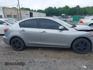 2013 Mazda 3 i Sport z VIN JM1BL1U75D1743637, wystawiony jako IAAI lot #42258672 z przebiegiem 151 404 mil mil oraz . Historia ofert i sprzedaży dostępna na DreamBid. Obrazek 13.