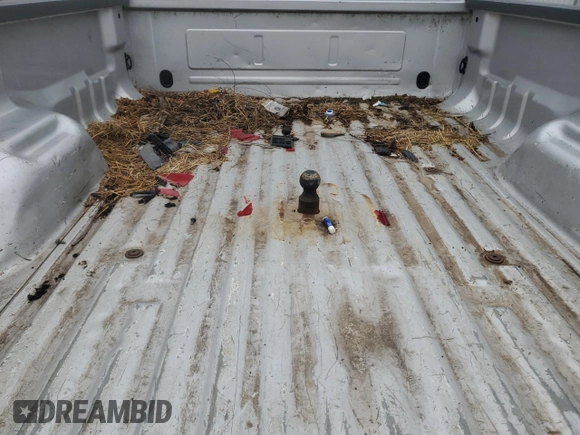 2002 Ford F-350 XL with VIN 1FTSF31F12EB21069, listed as a Copart auction lot 84287374 with 110,890 mi miles and Salvage Title. Bid and sale history available at DreamBid. Image 11.