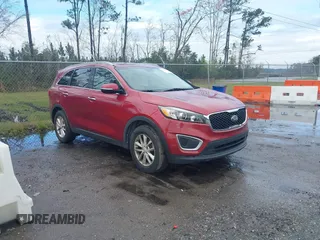 2017 Kia Sorento LX z VIN 5XYPG4A38HG254250, wystawiony jako IAAI lot #41664604 z przebiegiem 107 943 mil mil oraz . Historia ofert i sprzedaży dostępna na DreamBid. Obrazek 1.