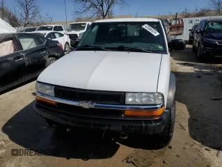 2002 Chevrolet S-10 LS with VIN 1GCCT19W828154137, listed as a Copart auction lot 43566524 with 0 mi miles and Salvage Title. Bid and sale history available at carsss.com. Image 5.