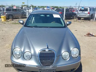 2005 Jaguar S-Type z VIN SAJWA01U55HN15837, wystawiony jako IAAI lot #42311756 z przebiegiem 15 016 mil mil oraz . Historia ofert i sprzedaży dostępna na DreamBid. Obrazek 6.
