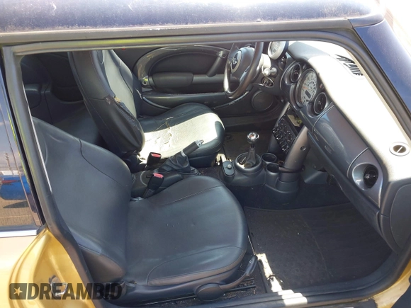 2004 MINI Hardtop with VIN WMWRC33474TC48930, listed as a IAAI auction lot 41657936 with 147,422 mi miles and . Bid and sale history available at DreamBid. Image 5.
