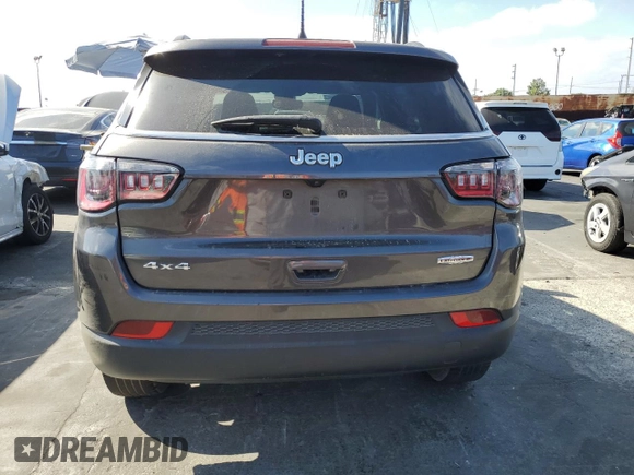 2023 Jeep Compass Latitude Lux z VIN 3C4NJDFN3PT507260, wystawiony jako Copart lot #71025924 z przebiegiem 48 214 mil mil oraz Szkoda całkowita • Salvage title. Historia ofert i sprzedaży dostępna na DreamBid. Obrazek 6.