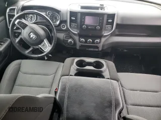 2022 Ram 1500 Big Horn z VIN 1C6RREBG7NN273085, wystawiony jako Copart lot #45925725 z przebiegiem 55 135 mil mil oraz Czysty tytuł • Clean title. Historia ofert i sprzedaży dostępna na DreamBid. Obrazek 8.