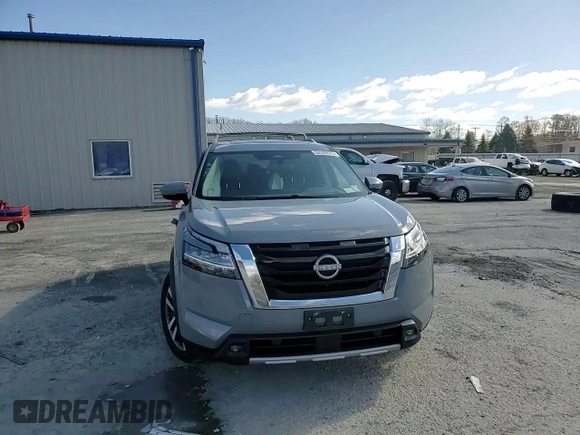 2022 Nissan Pathfinder Platinum z VIN 5N1DR3DJ0NC261450, wystawiony jako Copart lot #52529575 z przebiegiem 52 490 mil mil oraz Szkoda całkowita • Salvage title. Historia ofert i sprzedaży dostępna na DreamBid. Obrazek 12.